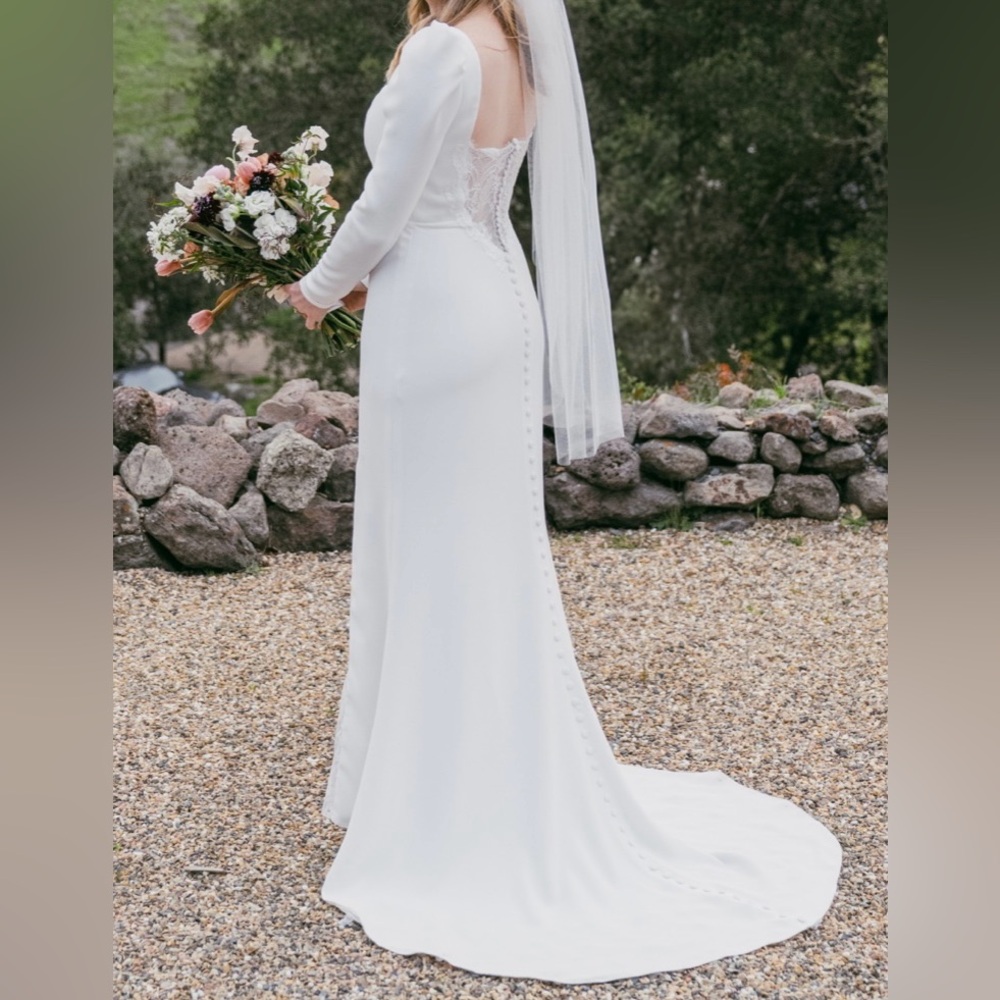 Elegant White Long Sleeve Wedding Dress